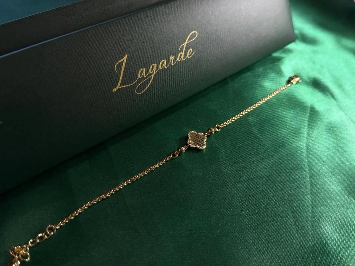 Pulsera Trébol Detallado en Chapa de Oro 18k — vista 6