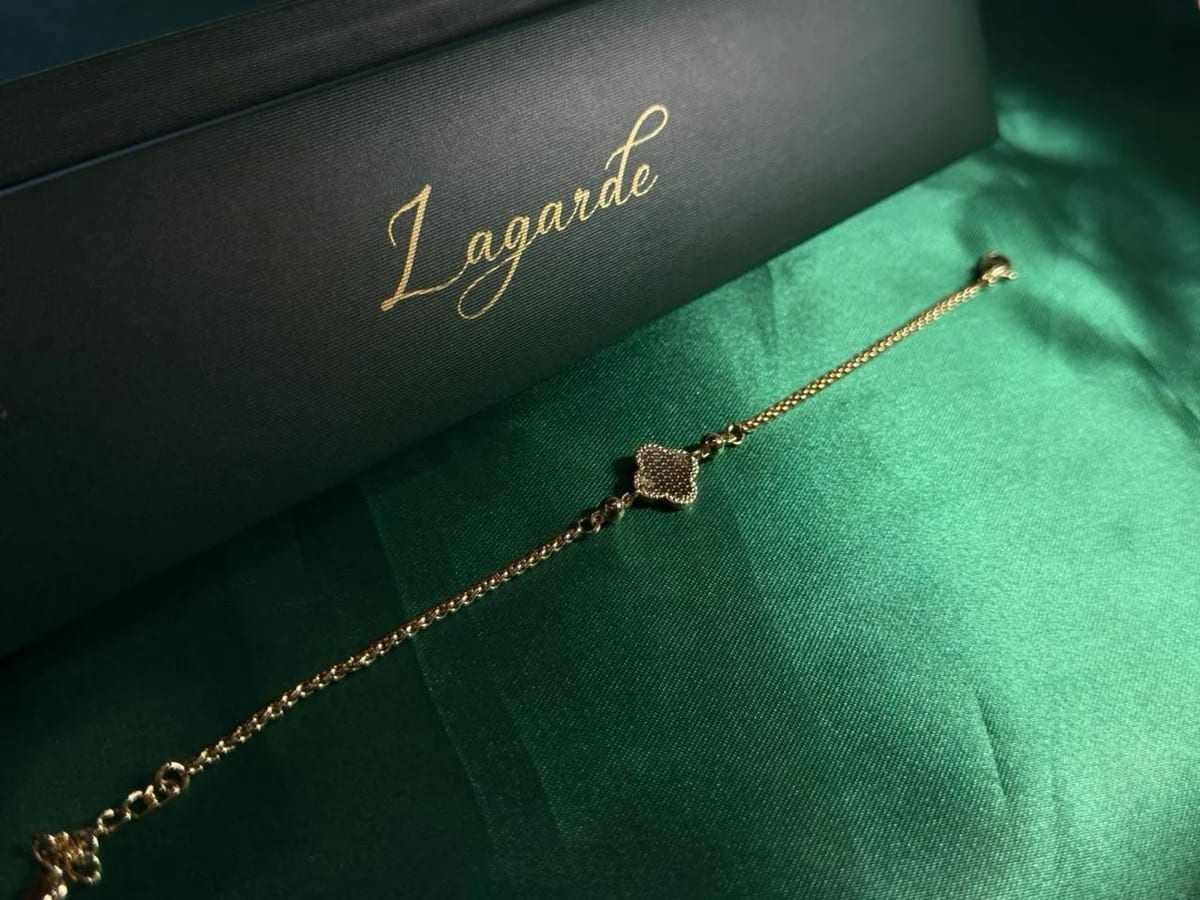 Pulsera Trébol Detallado en Chapa de Oro 18k — vista 7