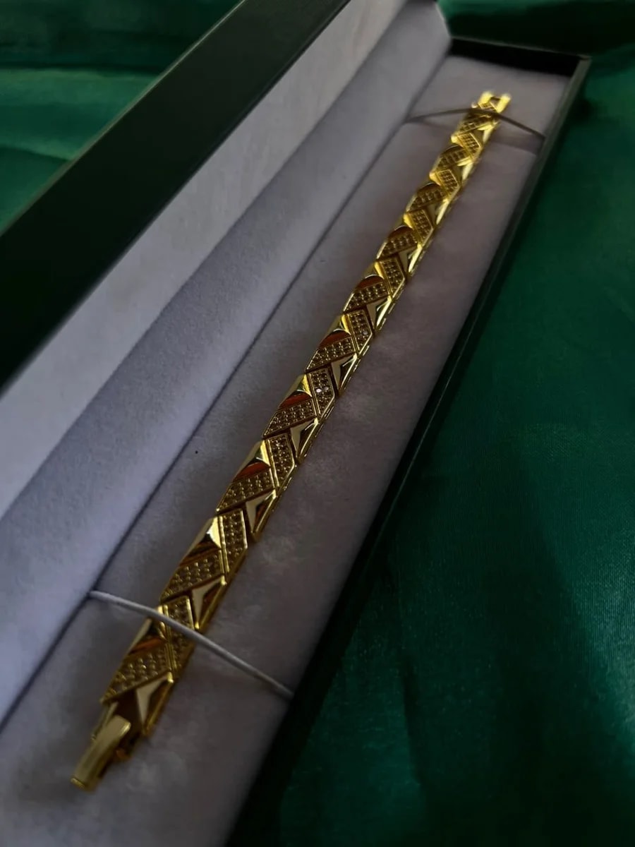 Pulsera Eslabones Triangulares con Textura Chapa de Oro 18k — vista 2