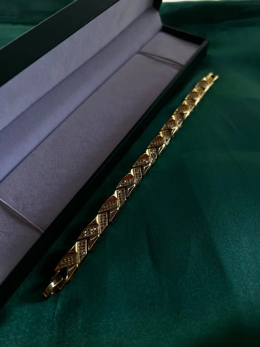 Pulsera Eslabones Triangulares con Textura Chapa de Oro 18k — vista 4