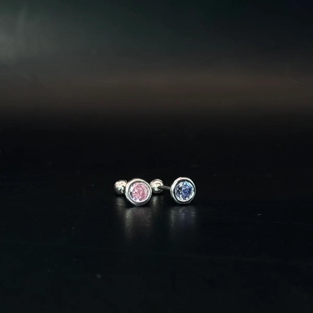 Broquel Zirconia rosa circula con bisel 4mm de plata .925
