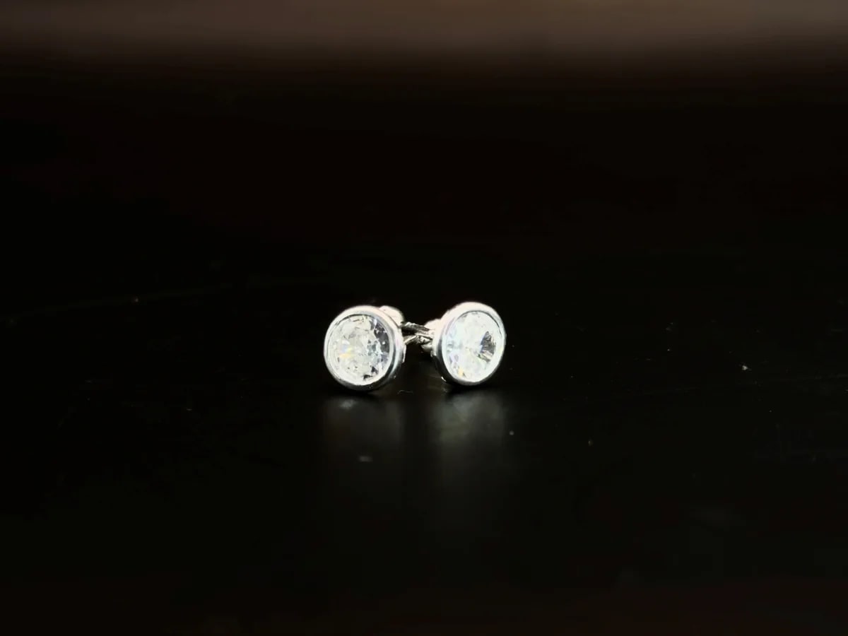 Broquel Zirconia blanca circula con bisel 5mm de plata .925