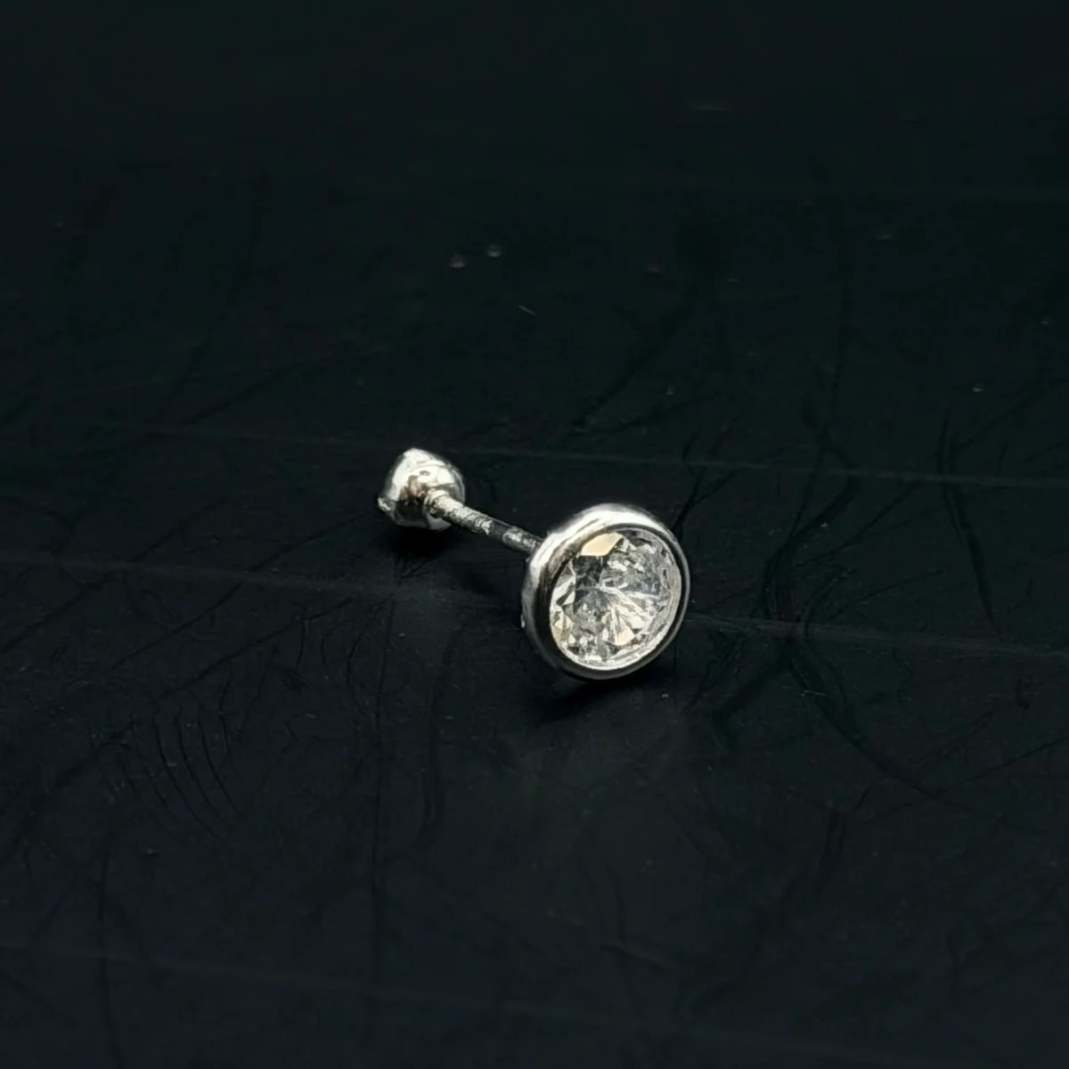 Broquel Zirconia blanca circula con bisel 6mm de plata .925