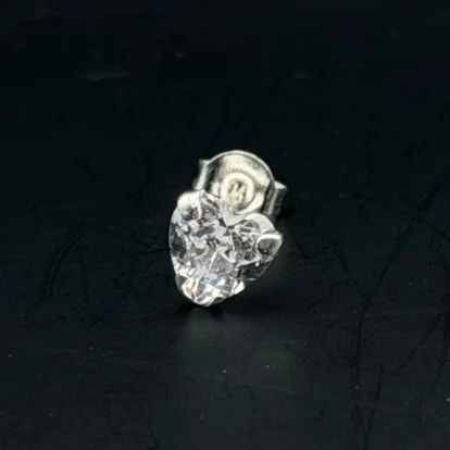 Broquel Zirconia blanca corazon 6mm de plata .925