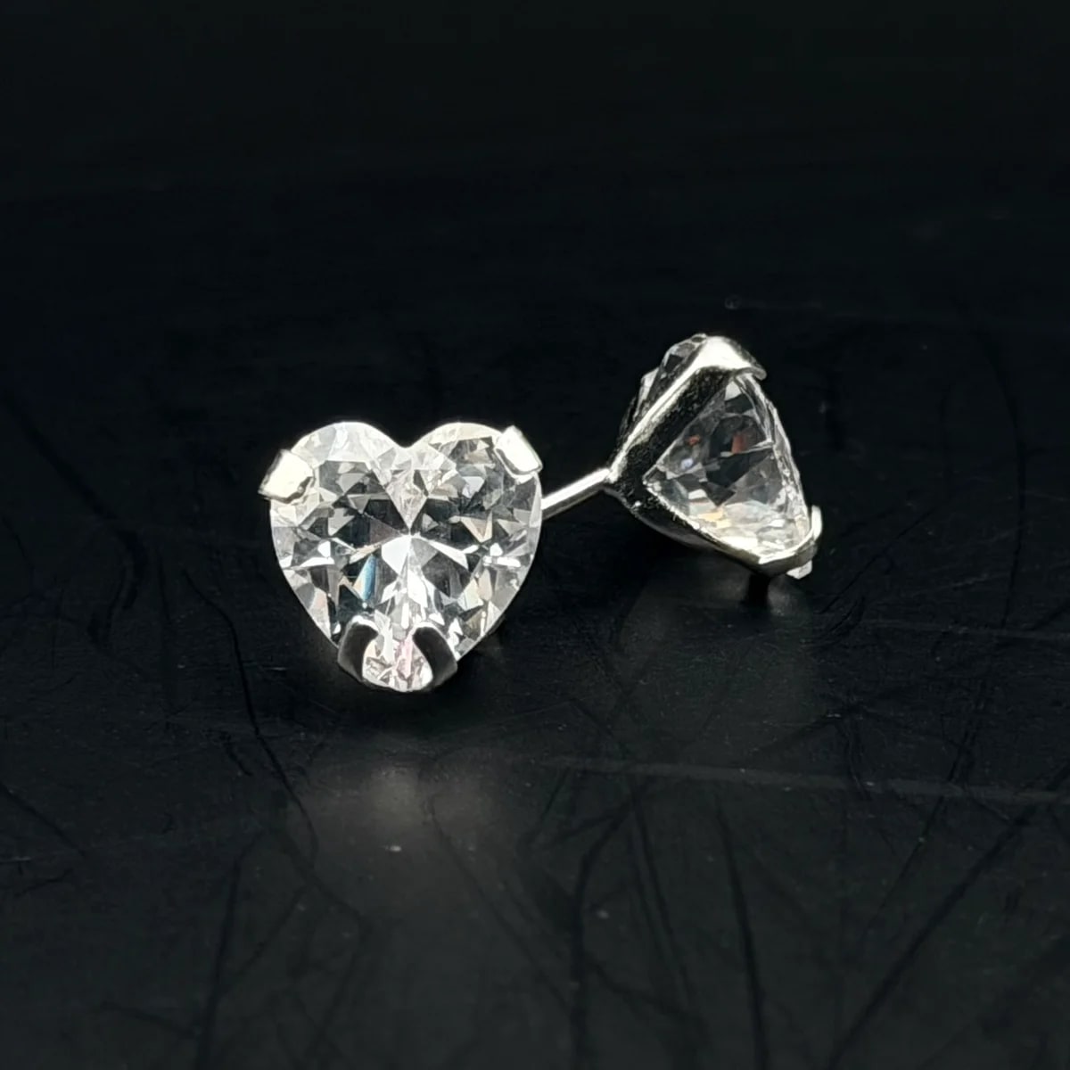 Broquel Zirconia blanca corazon 8mm de plata .925