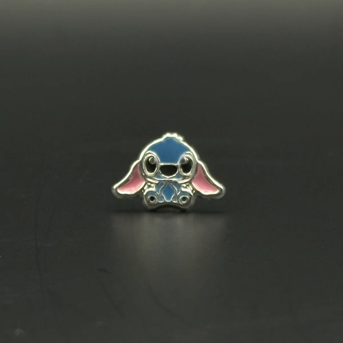 Broquel Stitch esmantado de plata .925