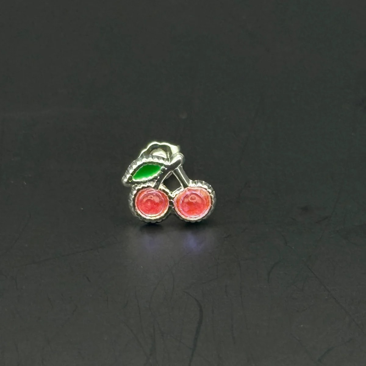 Broquel Cereza corta con piedra de plata .925