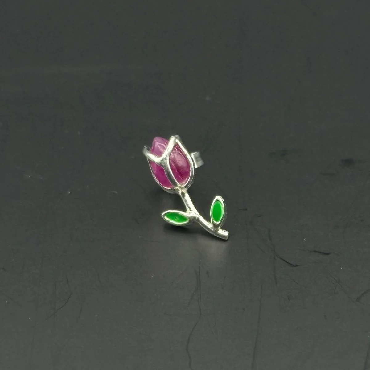Broquel Tulipan con piedra de plata .925