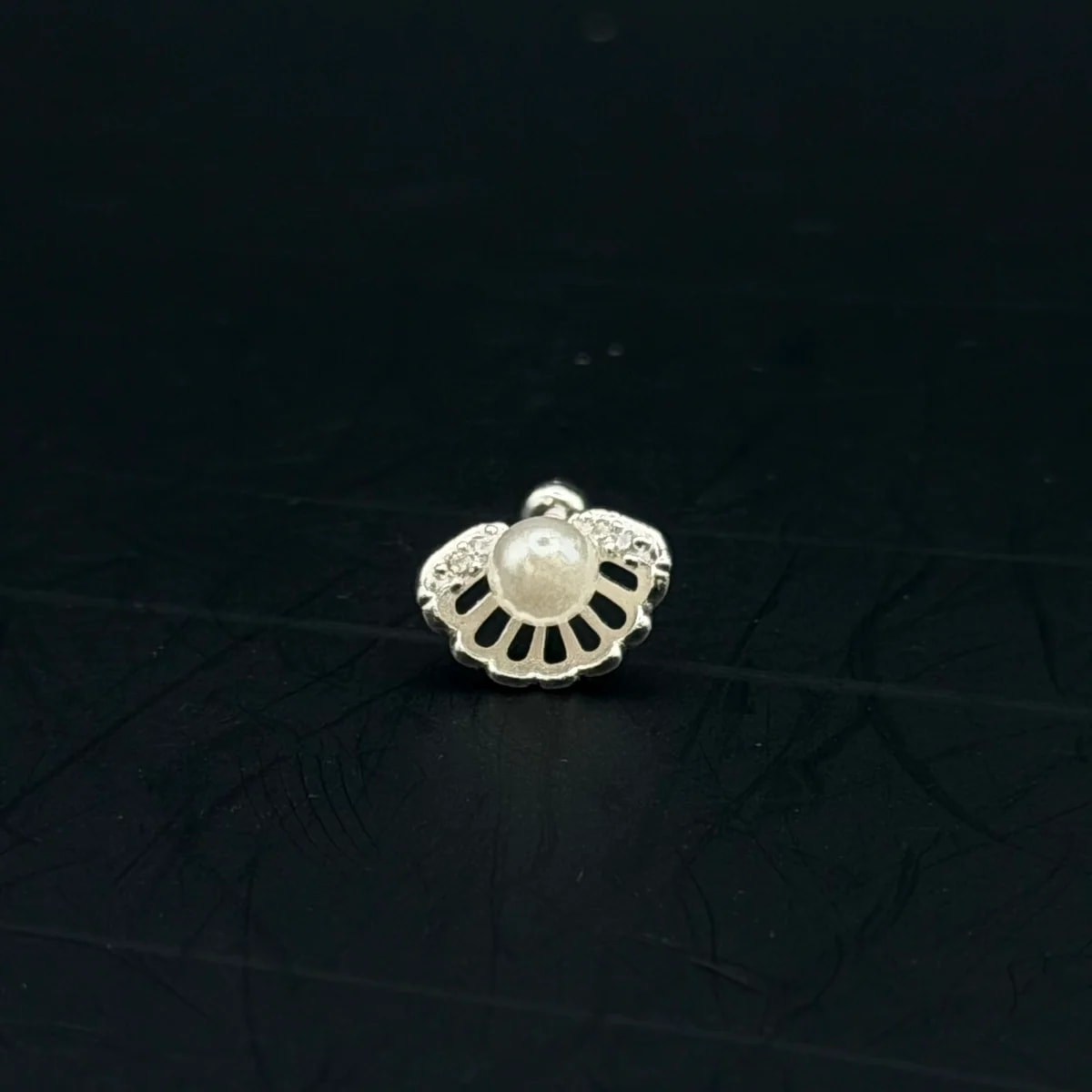 Broquel Concha con perla de mar de plata .925