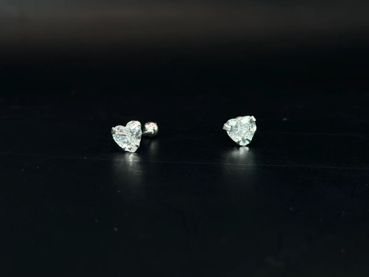 Broquel Zirconia blanca corazon 5mm de plata .925