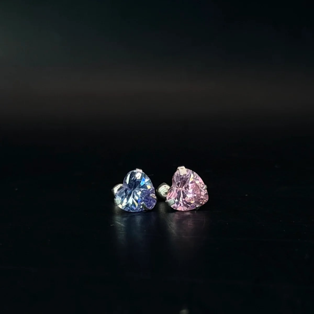 Broquel Zirconia de color corazon 7mm de plata .925