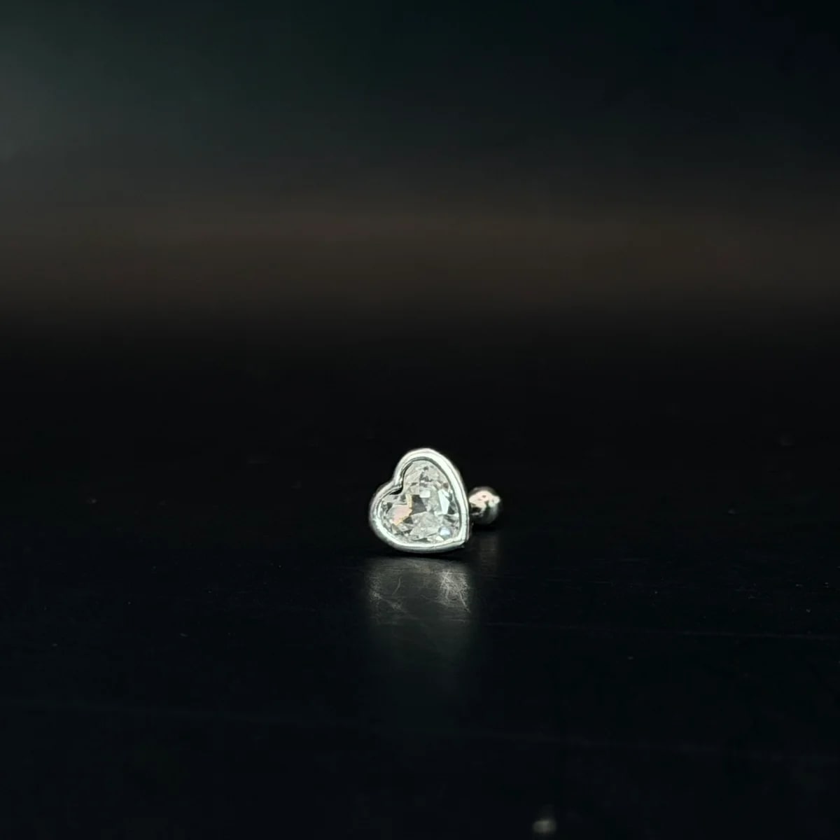 Broquel Zirconia blanca corazon con bisel 6mm de plata .925