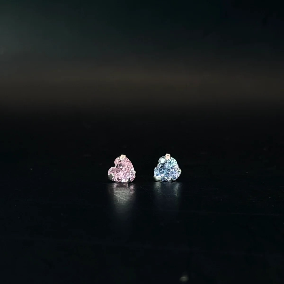 Broquel Zirconia de color corazon 5mm de plata .925