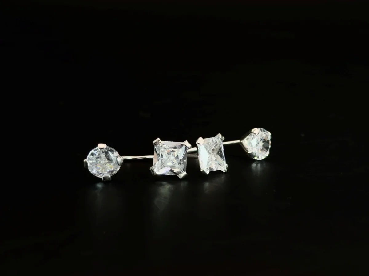 Broquel Zirconia blanca cuadrada 5x5mm en telefono zirconia blanca circular de plata .925