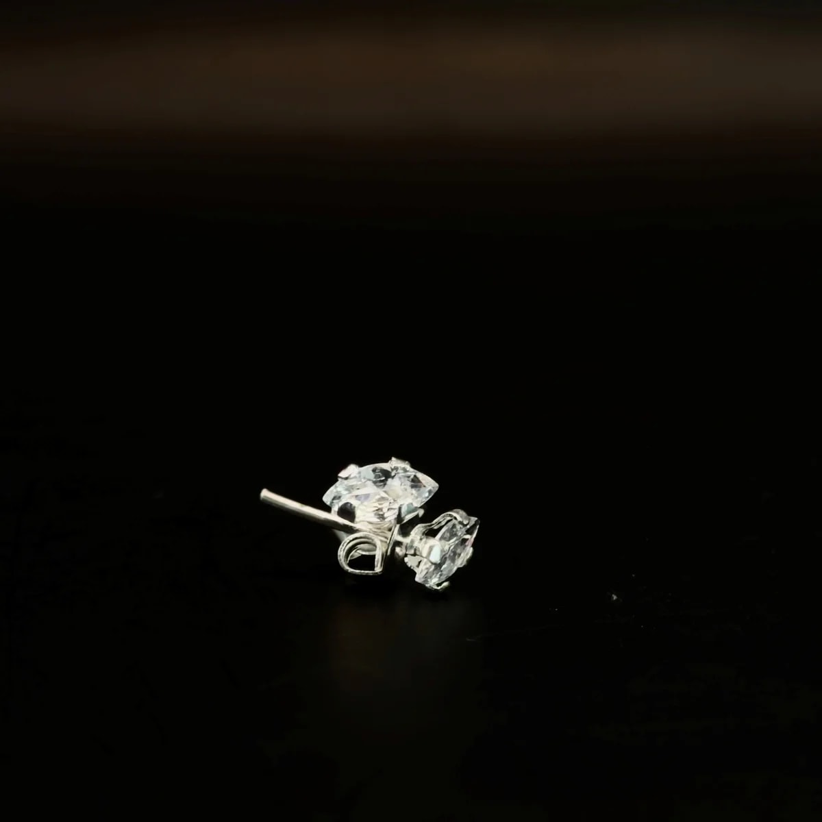 Broquel Zirconia blanca ovalada 3x6mm de plata .925