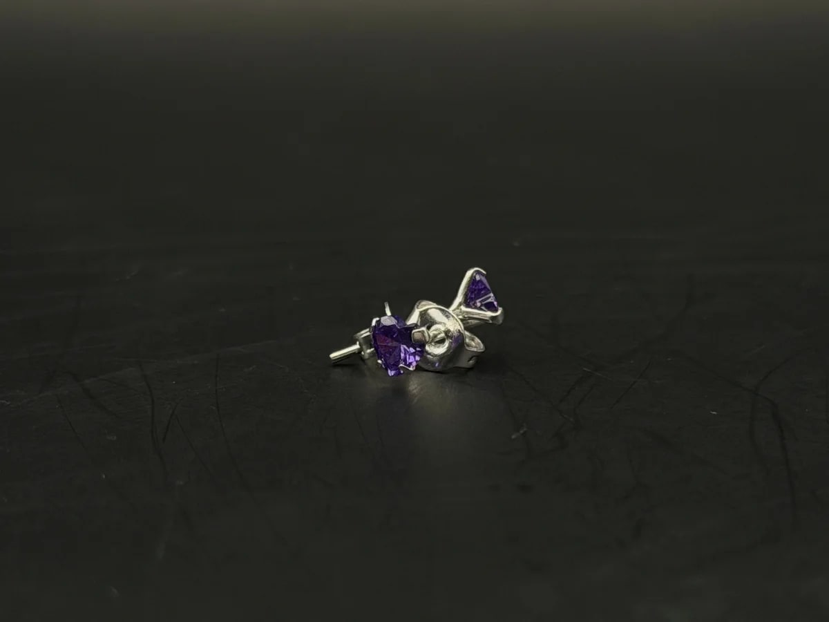 Broquel Zirconia de color corazon 4mm de plata .925