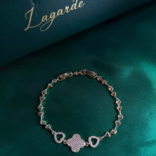 Pulsera Trébol con Corazones Brillante en Chapa de Oro
