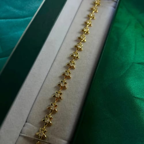 Pulsera de Flores Estrella Llamativa en Chapa de Oro 18k