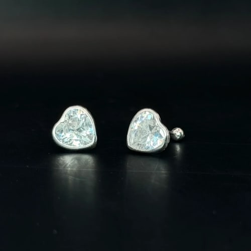 Broquel Zirconia blanca corazon con bisel 8mm de plata .925