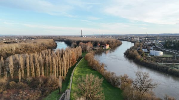 Sisak eSIM illustration