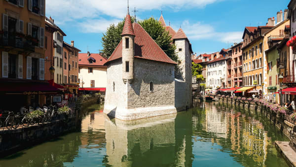 Annecy eSIM illustration