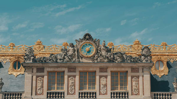 Versailles eSIM illustration