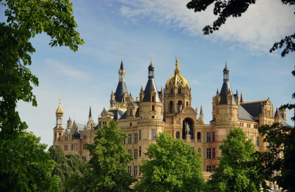Schwerin Castle eSIM illustration
