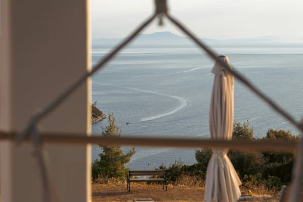 Skyros eSIM illustration