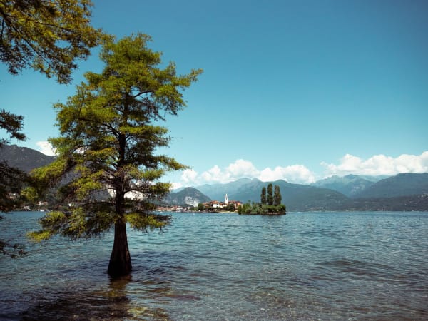 Lake Garda eSIM illustration