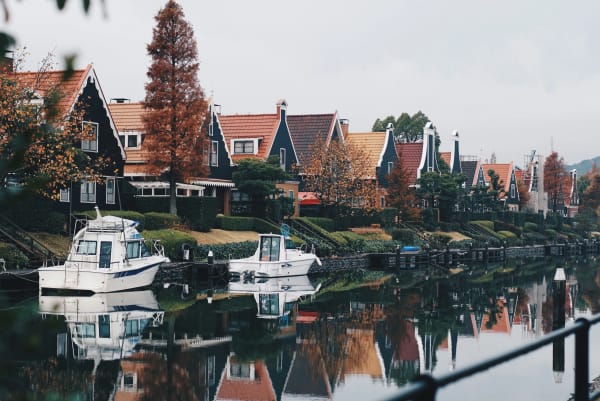 Huis Ten Bosch eSIM illustration