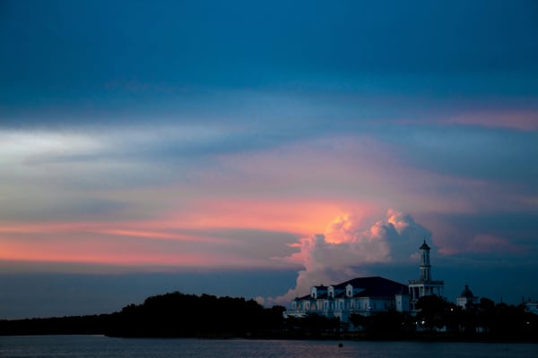 Muar eSIM illustration