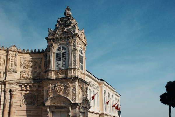 Dolmabahce Palace eSIM illustration