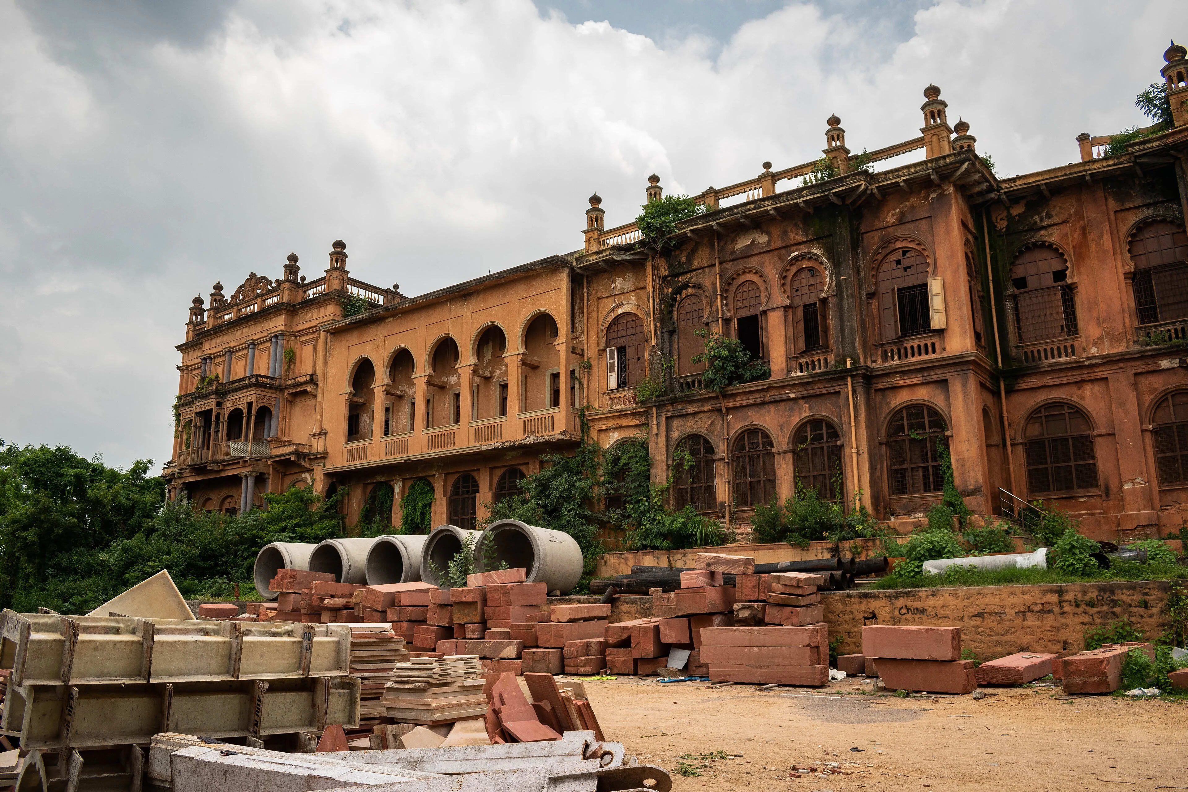 Errum Manzil Palace image 1
