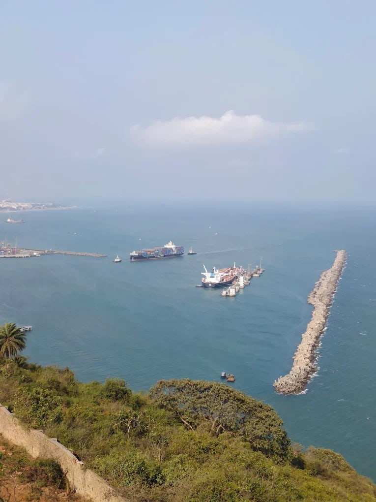 Dolphin's Nose image 1