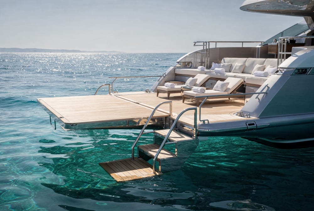 M/Y Sirocco — Beach Club.