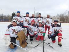 Звезды электростальского «Кристалла» сыграли матч на хоккейной коробке во дворе