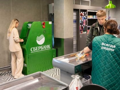 Банкомат установили по просьбе жителей в супермаркете поселка Дубровицы
