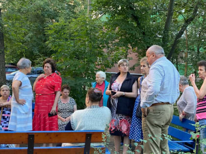 Встреча в форме конструктивного диалога прошла во дворе дома № 11 по улице Первомайской