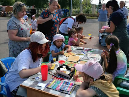 Мастер-класс «Роспись деревянной доски хохломскими узорами» в городском парке.