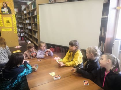 Дороховская библиотека встретила детей играми