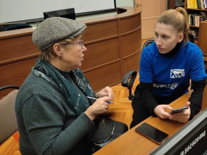 Партийцы продолжают проводить курсы компьютерной грамотности для пенсионеров в городской библиотеке