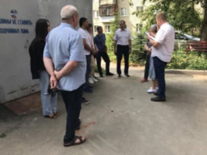 В Лобне председателю совета МКД вручили инвестпаспорт