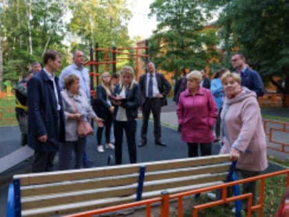 Глава Лобни провел встречу с жителями дома №10 по ул. Ленина