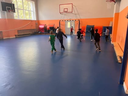 Юные дороховчане играют в мини-футбол