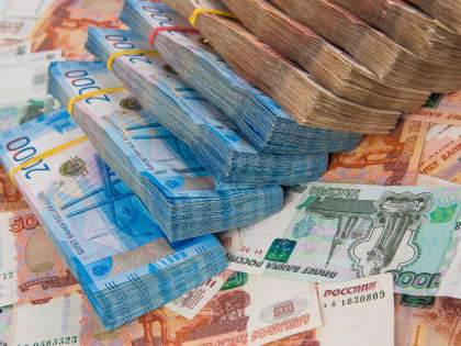 Россияне за 2023 год перевели в наличные почти ₽2 трлн