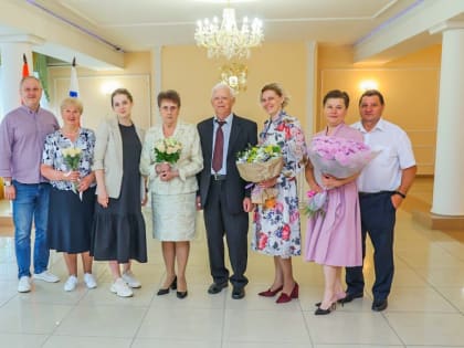В Орехово-Зуевском ЗАГСе с 50-летним юбилеем семейной жизни поздравили супругов Пановых