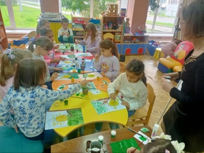 В Рузской библиотеке рисовали домик для пчел