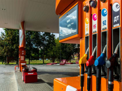 Стоимость бензина Аи-95 на бирже достигла отметки в 75 тысяч рублей за тонну