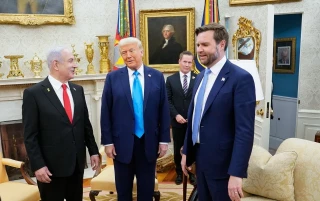 Alt-Fotos muestran la fotografía policial de Trump colgada justo afuera de la Oficina Oval [ENG]