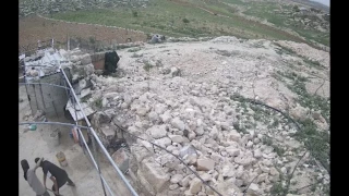 Alt-Colonos israelíes vistos en cámara atacando una aldea palestina. La policía arresta solo a palestinos [EN]